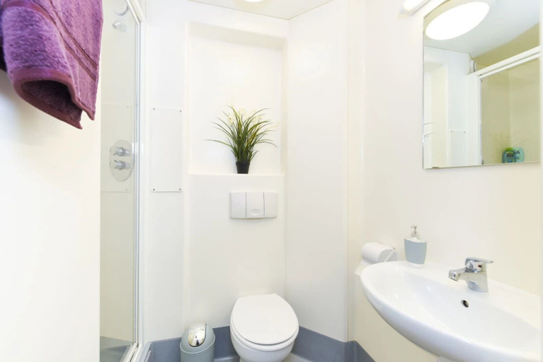 Bathroom 3, Student Only Apollo Court, Sefton