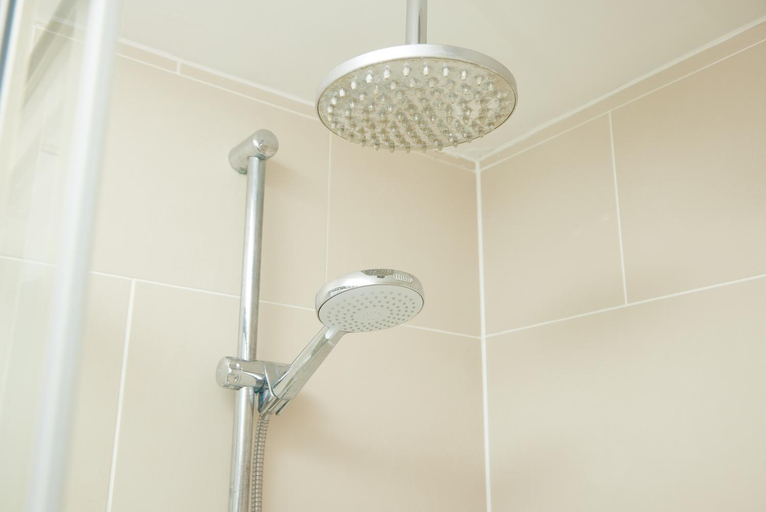 Bathroom 3, White Hart Hotel by Greene King Inns, Essex