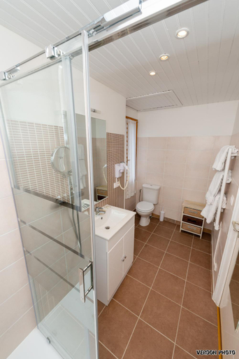 Bathroom 4, Hotel du Levant, Alpes-de-Haute-Provence