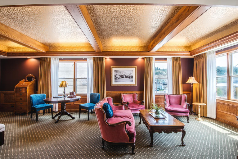 Others 5, The Pollard Hotel, Carbon