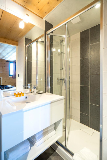Bathroom 4, Logis HOTEL Restaurant U'FREDY, Haute-Savoie