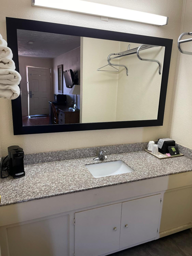 Bathroom 3, AMERICAN INN Stevenson, Jackson