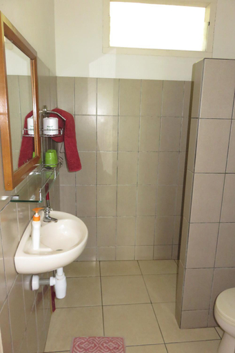 Bathroom 5, Golo Hilltop Hotel, West Manggarai