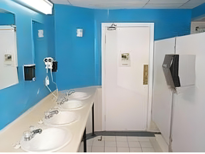 Bathroom 4, HI - Boston Hostel, Boston