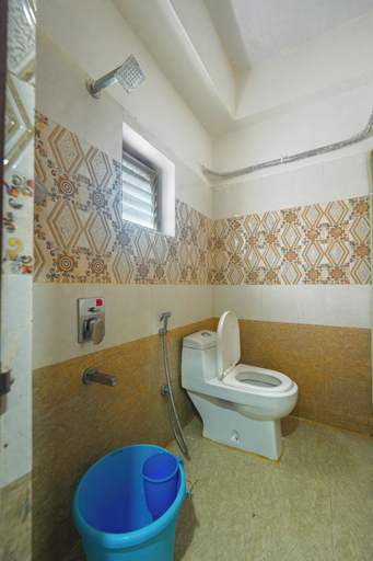 Bathroom 4, Hivee Hotel, Hyderabad