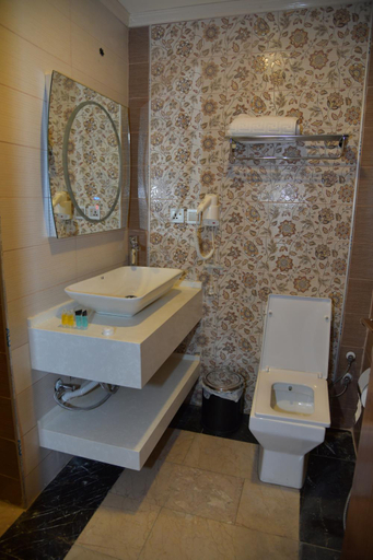 Bathroom 3, Parezh Hotel, Sulaymaniya