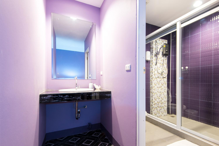 Bathroom 19