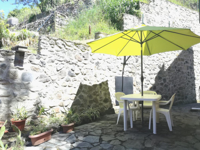 Gianna's cosy apartment with AC, La Spezia