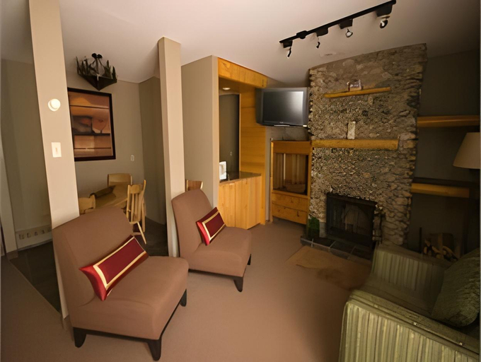 Public Area 2, Tonquin Inn, Division No. 15