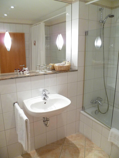 Bathroom, Hotel Barbarossa, Düsseldorf