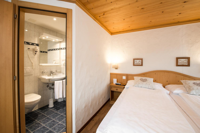 Bathroom 3, Sporthotel Victoria, Saanen