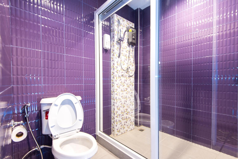 Bathroom 16