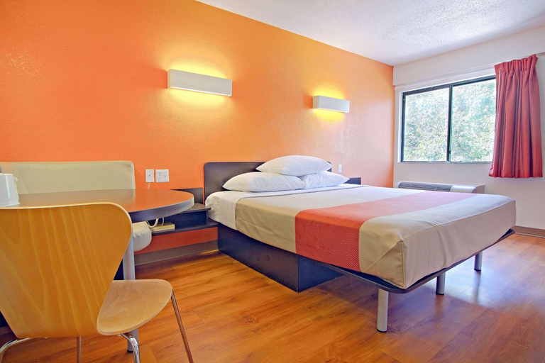 Bedroom 3, Motel 6 East Brunswick, NJ, Middlesex