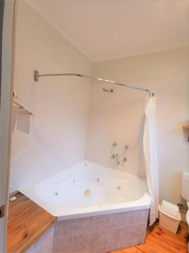 Bathroom 13