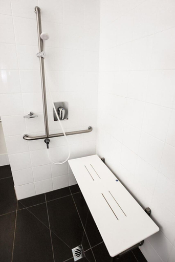 Bathroom 3, Shoreline Hotel, Clarence