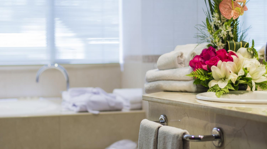 Bathroom 4, Hotel Emperador, Ambato