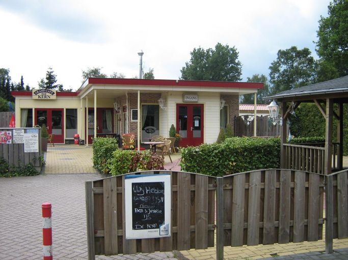 Others 5, Luxe gerenoveerde L-chalet, Putten