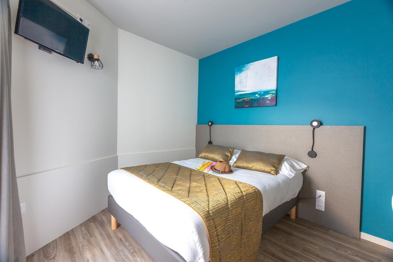 Bedroom 2, Hotel Restaurant Le Grand Large - Face a la plage - Ile de Re, Charente-Maritime