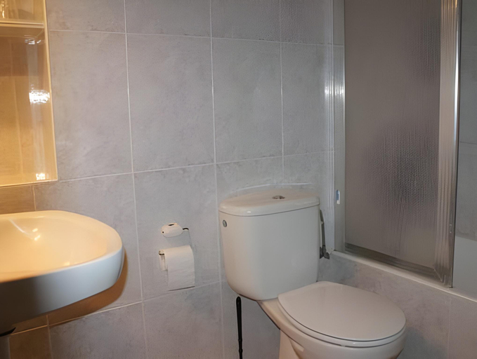 Bathroom 4, Pensio Torrent, Girona