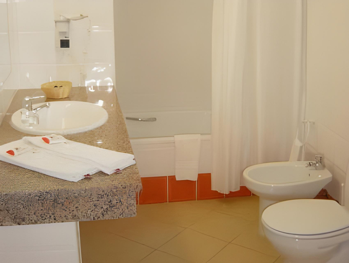 Bathroom, 3HB Clube Humbria - All Inclusive, Albufeira