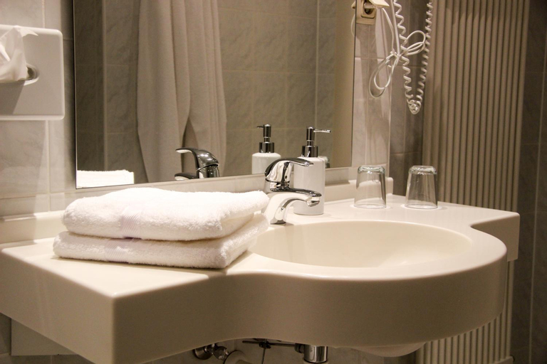 Bathroom 11