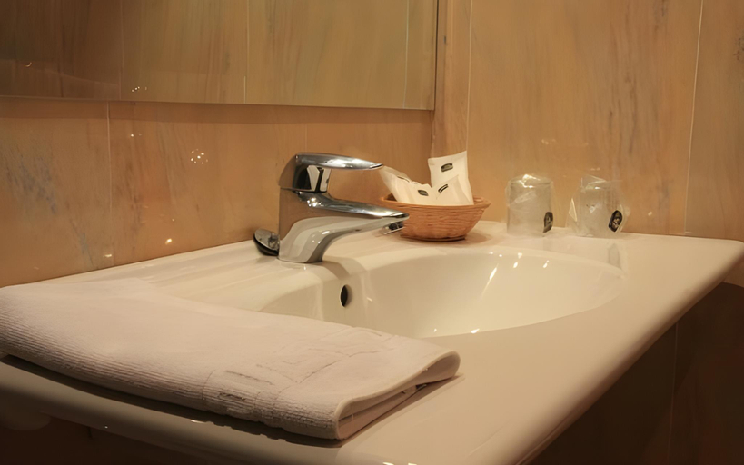 Bathroom 5, Hotel Villa De Barajas, Madrid
