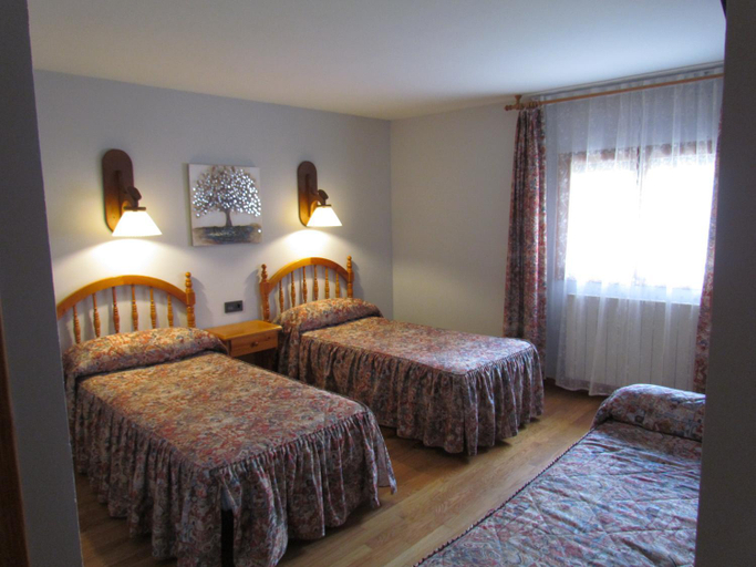 Bedroom 3, Hotel Las Nieves, Huesca