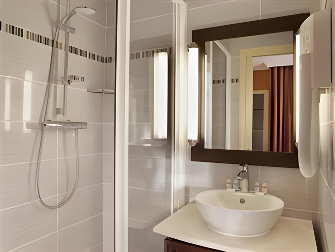 Bathroom 4, Hotel Saint Honore, Paris