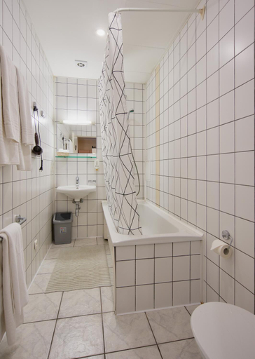 Bathroom 2, Angel Town Hall Apartments, Vilniaus