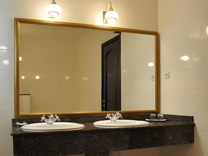 Bathroom 4, Hotel Majestic, Iasi