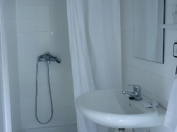 Bathroom 4, Hotel Siracusa