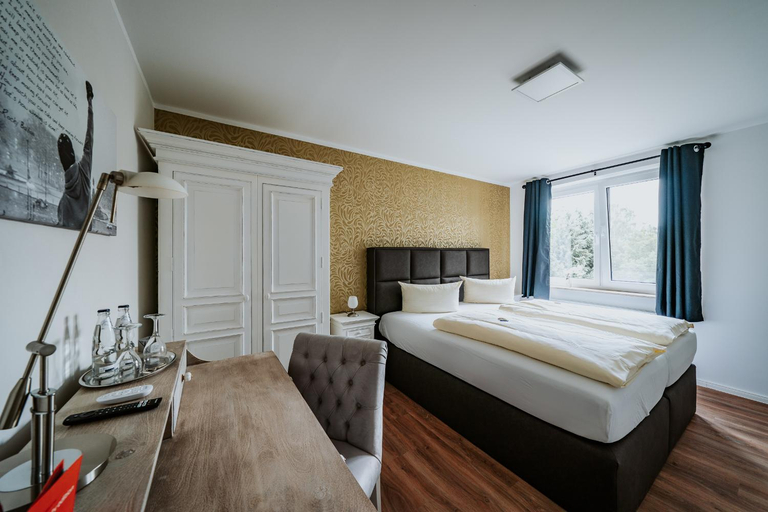 Bedroom 2, RobrookS Hotel Garni, Herford