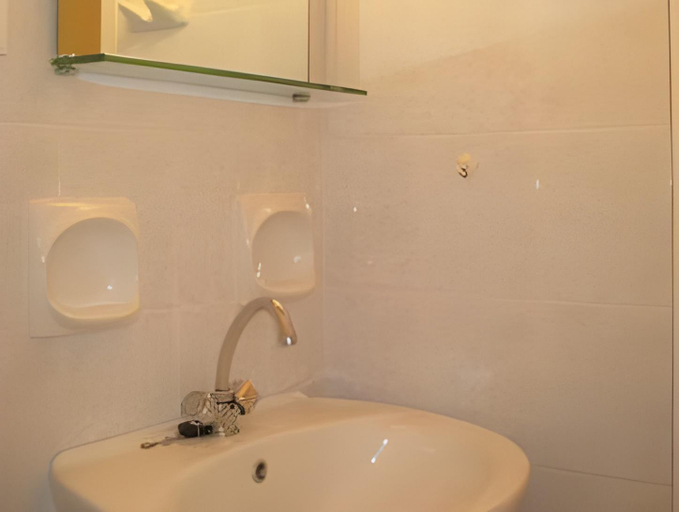 Bathroom 3, White Rock Apartments, North Aegean