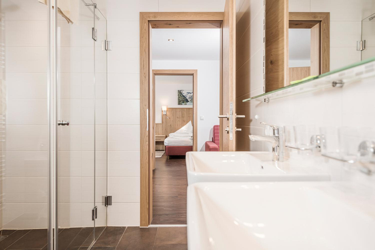 Bathroom 3, Hotel Kirchlerhof, Schwaz