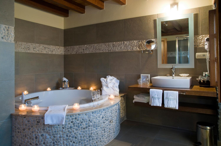 Bathroom 4, Hotel Pleamar, Asturias