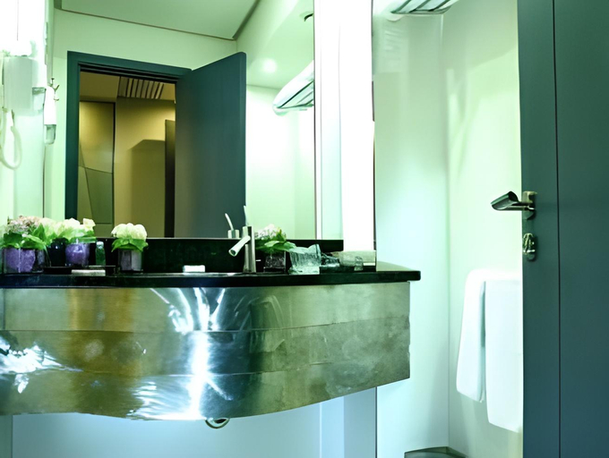Bathroom 4, Zira Belgrade, Belgrade