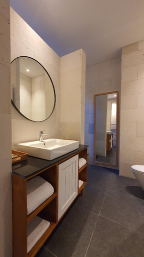 Bathroom 11