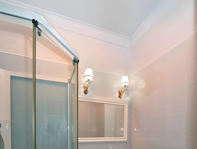 Bathroom 4, Queen Valery Hotel, Odes'ka