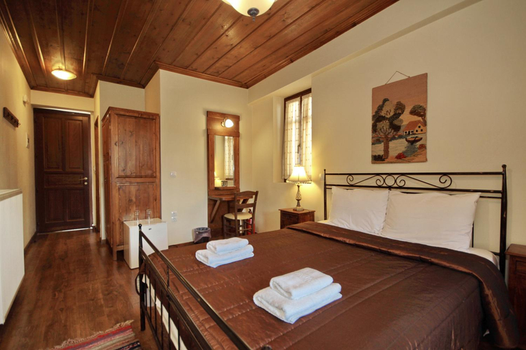 Bedroom 2, Thea Valtessinikou, Peloponnese