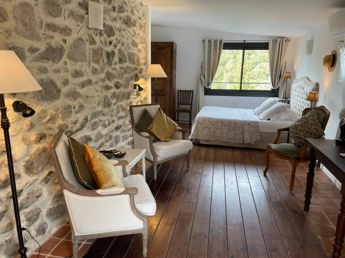 Others 5, Le Relais Des Chartreuses, Pyrénées-Orientales