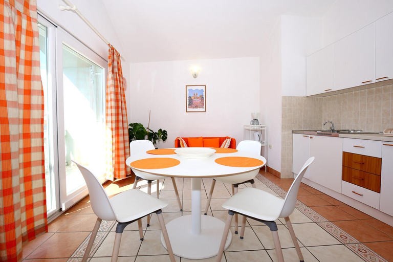 Others 3, Apartments Ines, Murter