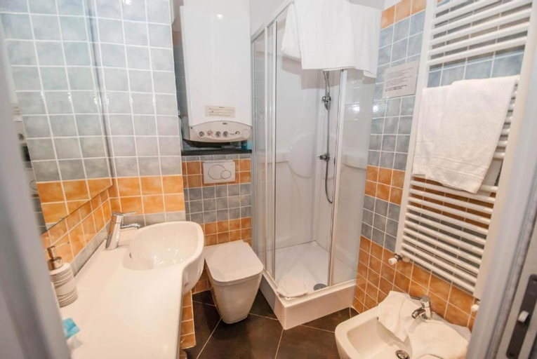 Bathroom 15