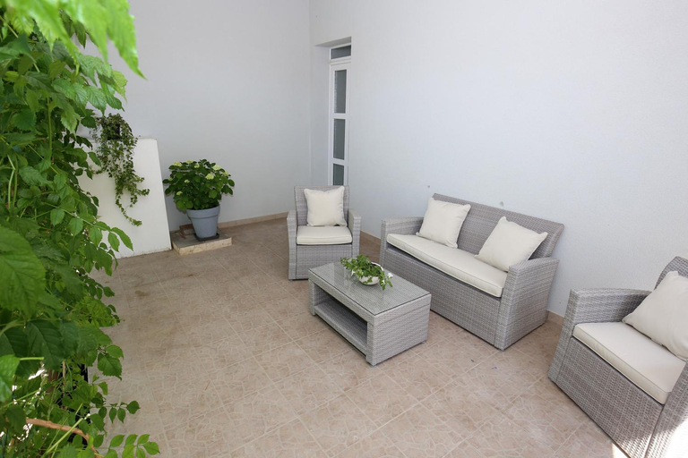 Others 2, Apartments Ines, Murter