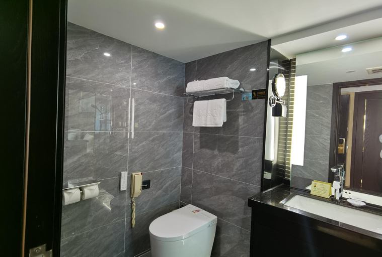 Bathroom 16