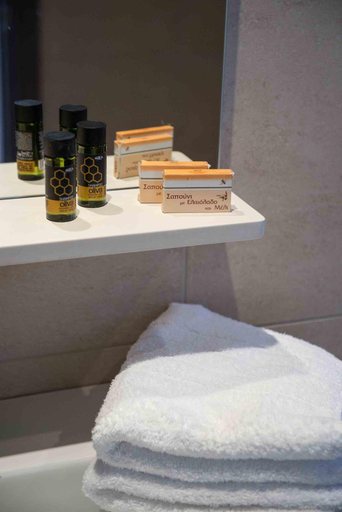 Bathroom 2, Gerona Mare Apartments, Crete