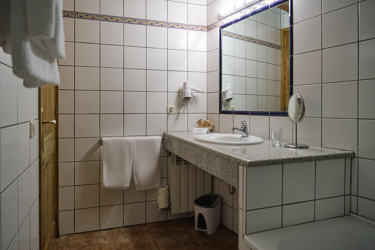 Bathroom 3, Cal Marrufes, Girona