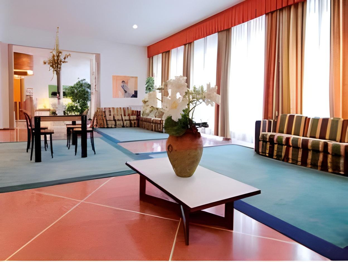 Public Area 4, Hotel Olimpia, Bologna