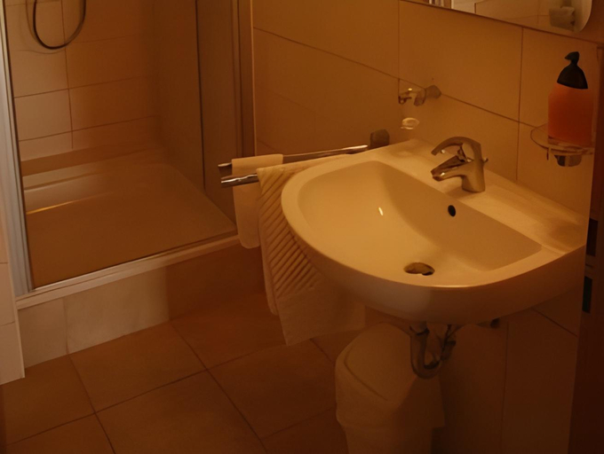 Bathroom 4, Hotel Silva, Timisoara
