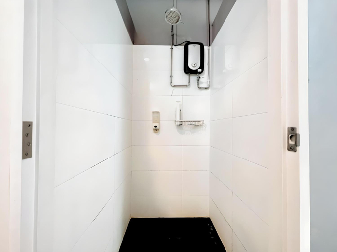 Bathroom 10