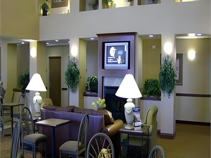 Public Area 3, Holiday Inn Express & Suites BOWLING GREEN by IHG, Wood